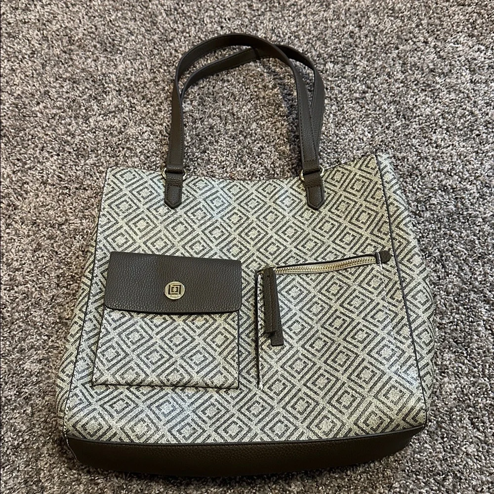 Liz Claiborne Geometric Design Tote/Handbag. Color is olive green/brown